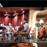 La Orquesta Municipal Infanto Juvenil celebra sus 20 años llevando su música a las escuelas de Villa La Angostura.