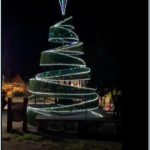 La Municipalidad de Villa La Angostura lanza el 1° Concurso de Precios para la Decoración de Navidad 2025.