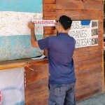 La Dirección de Comercio actua en la zona de la playa pública del Lago Correntoso.