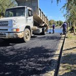 El pavimento del barrio El Mallín sigue avanzando.