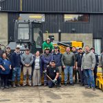 La Municipalidad de Villa La Angostura incorporó una nueva topadora para la Planta de Tratamiento de Residuos Sólidos Urbanos.