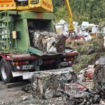 Compactaron vehículos secuestrados y Residuos de Linea Blanca en Villa La Angostura.