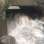 Operativo en arroyo Las Piedritas: Trabajan para desobstruir el cauce ante el aumento del caudal.