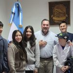La Escuela 186 compartió sus proyectos de huerta escolar con el intendente Javier Murer