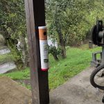 Villa La Angostura avanza en el cuidado ambiental con la instalación de nuevos colilleros urbanos