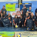 Villa La Angostura recibió indumentaria deportiva en el marco de una destacada clínica de Newcom